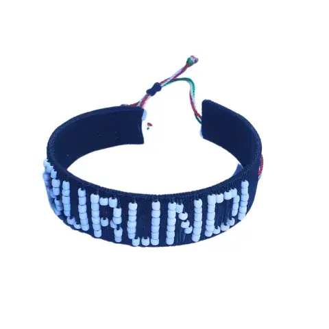 Bracelet Noir “BURUNDI” en Perles Blanches – Édition Patriotique Artisanale