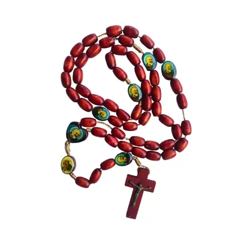 Chapelet en Bois Ovale avec Médaillons Sacrés – Croix Sculptée