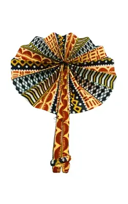 Éventail Artisanal Africain en Tissu Wax Beige, Noir et Ocre – Fait Main