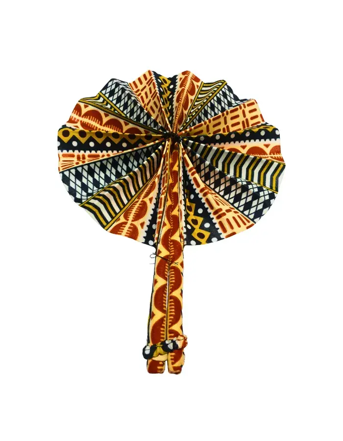 Éventail Artisanal Africain en Tissu Wax Beige, Noir et Ocre – Fait Main